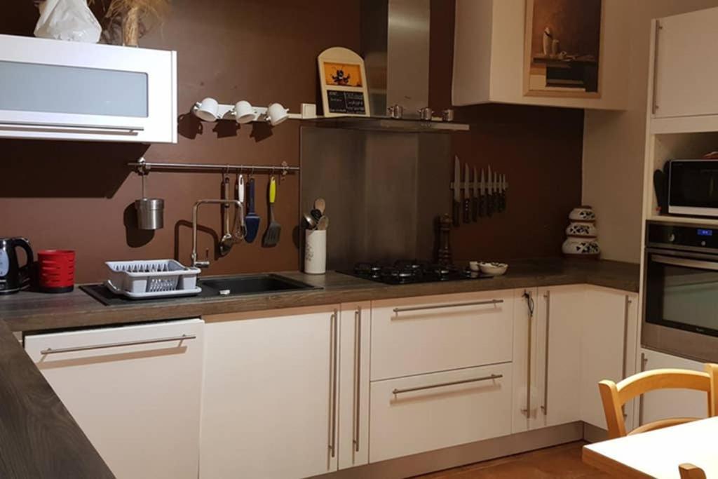 에그모르트 Un Charmant Logement 아파트 외부 사진