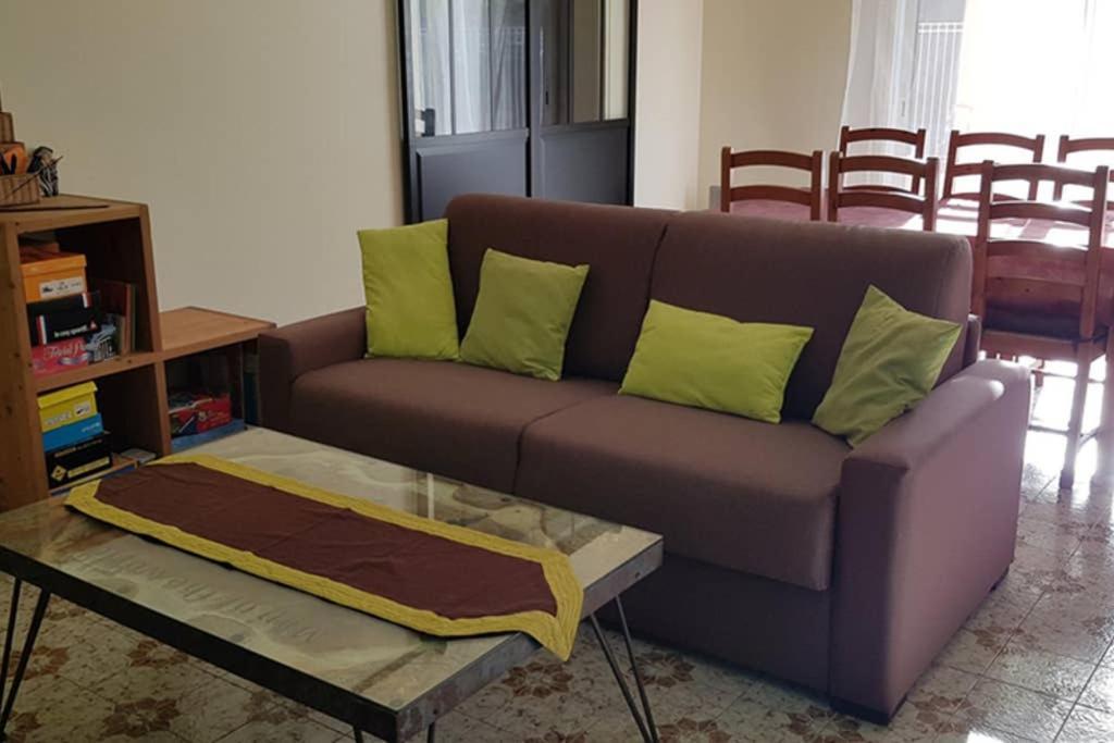 에그모르트 Un Charmant Logement 아파트 외부 사진